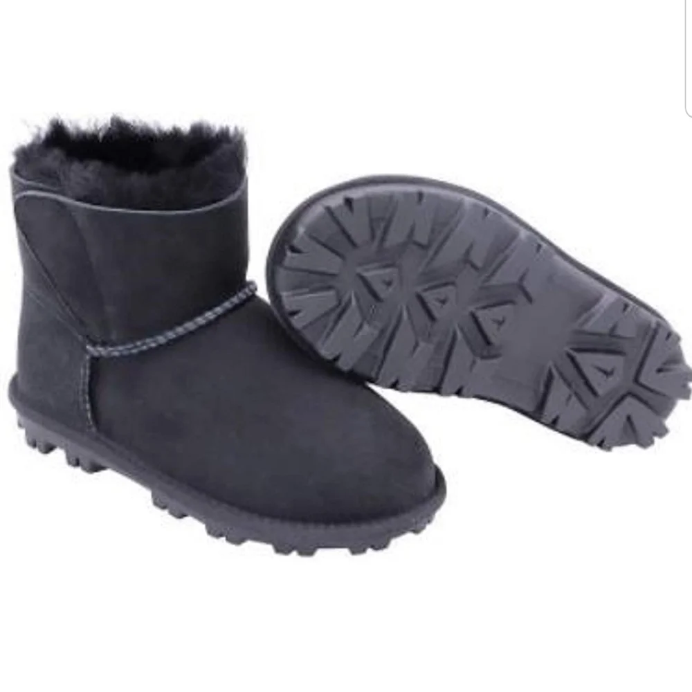 Kirkland Signature Kids Genuine sheepskin Shearling Boots  Nwt